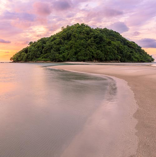 kelambu beach sunset borneo